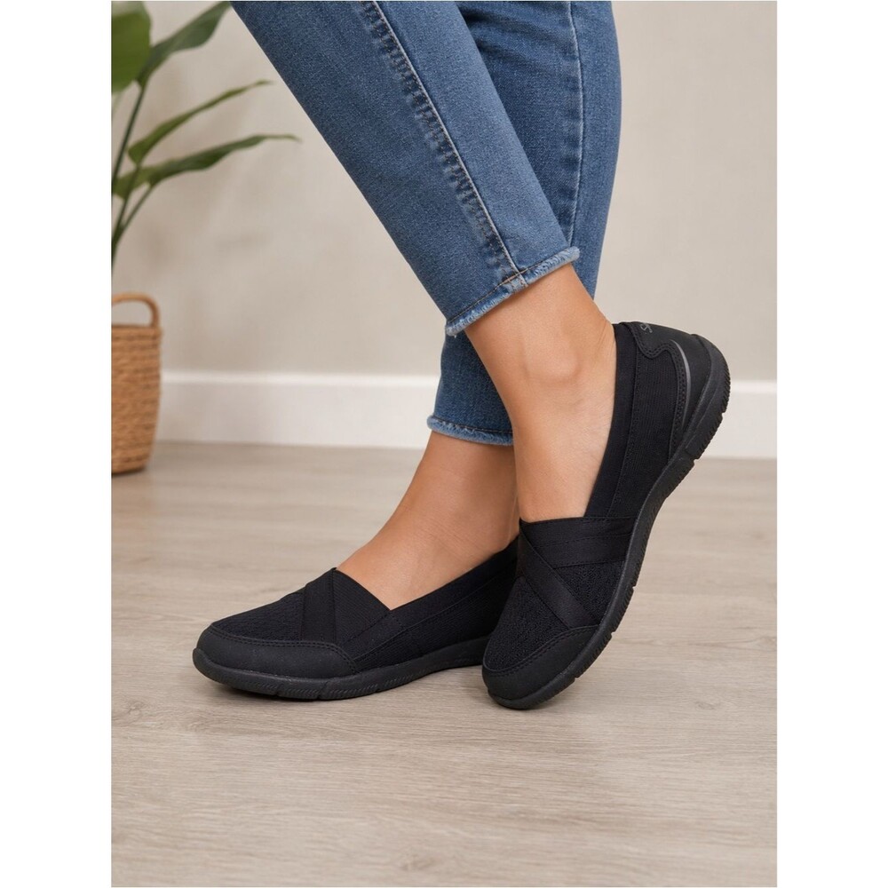 Skechers Flats Women Size 8 Black Memory Foam Comfort Slip On Walking Shoes